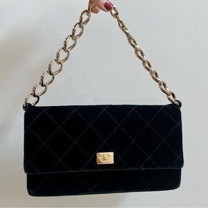 SOLD ⭐️ Stunning Velvet Chanel Handbag
